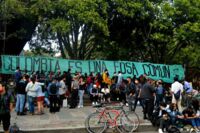 Transparent bei Demonstration am 12. Februar: "Kolumbien ist ein Massengrab"