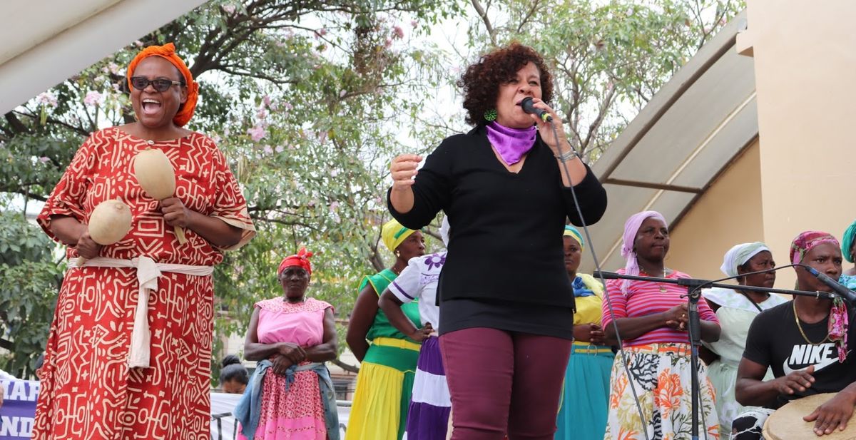 Karla Lara (re) am 8. März 2020 mit Miriam Miranda und Garifuna-Aktivistinnen.