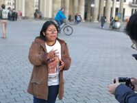 Alessandra Korap Munduruku, 2019 vor dem Brandenburger Tor